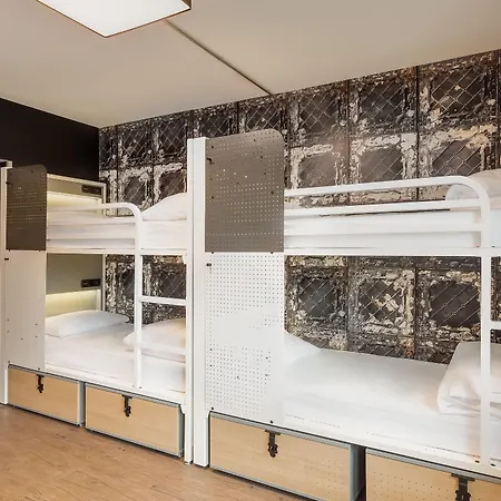 Generator Хостел Париж