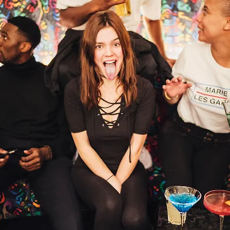 Generator Хостел Париж