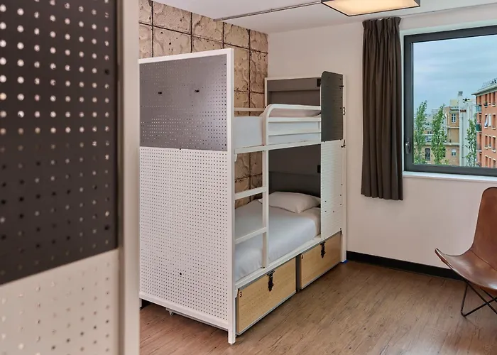 ジェネレーター ホステル パリ