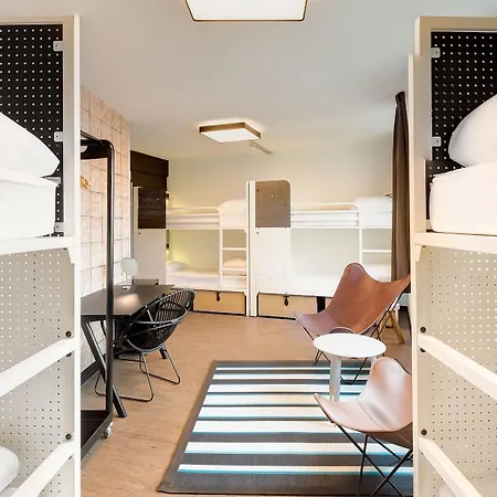 Hostel Generator Parijs