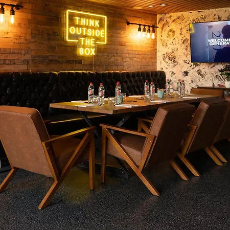 ジェネレーター ホステル