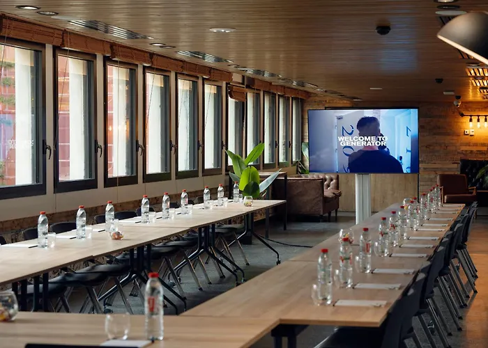 ジェネレーター ホステル パリ