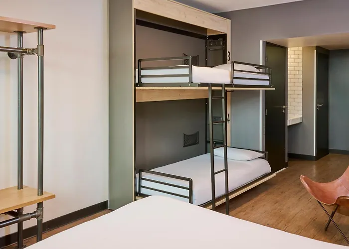 ジェネレーター ホステル *