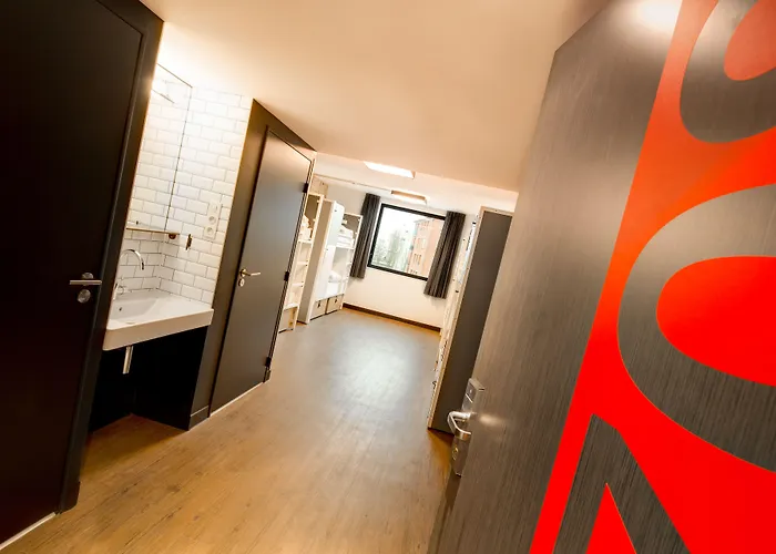 ホステル ジェネレーター パリ