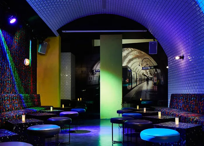 ジェネレーター ホステル パリ