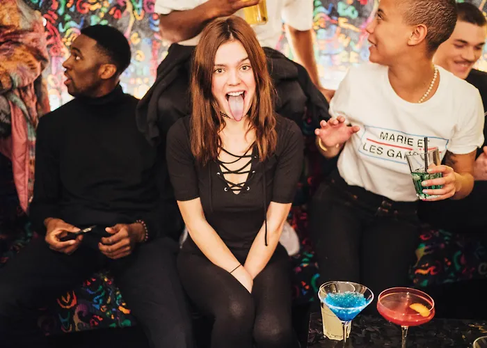 ジェネレーター ホステル パリ