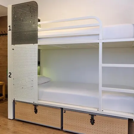 Hostel Generator Paris