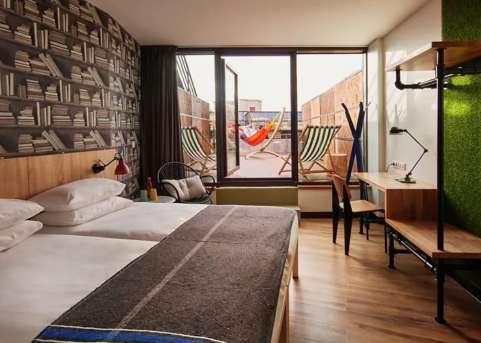 호스텔 제너레이터 *